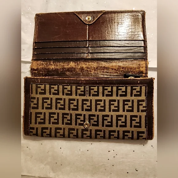 FENDI AUTHENTIC ZUCCHINO CONTINENTAL WALLET